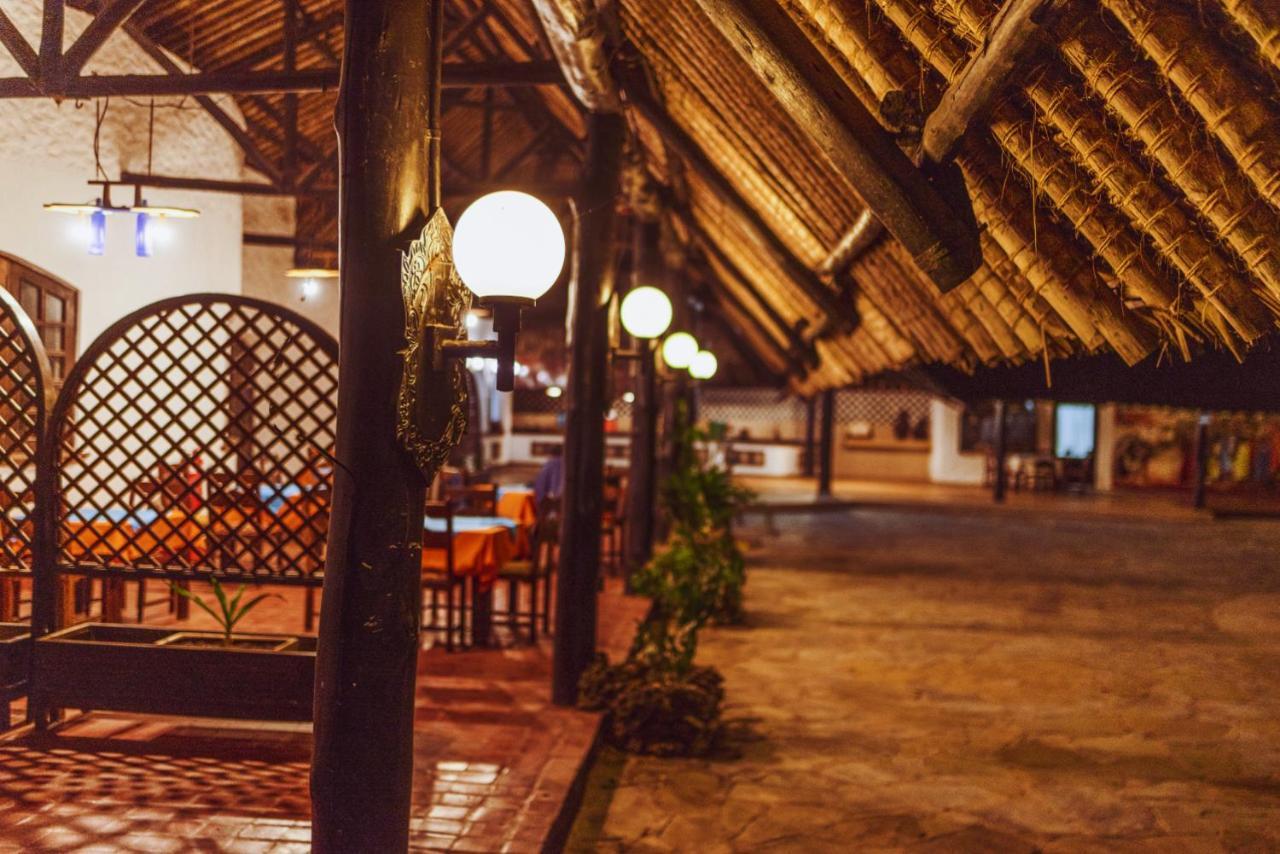 Safari Beach Hotel Diani Beach Bagian luar foto