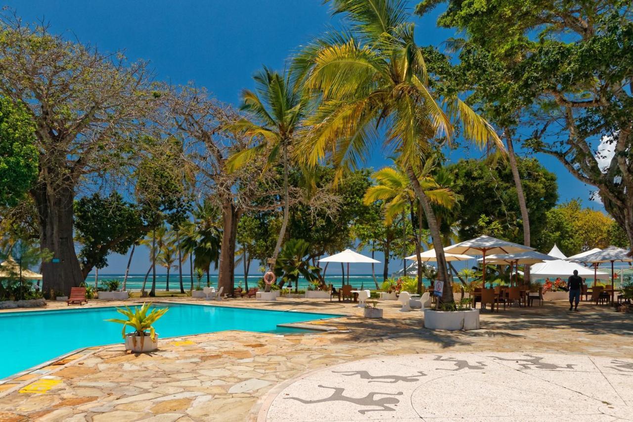 Safari Beach Hotel Diani Beach Bagian luar foto