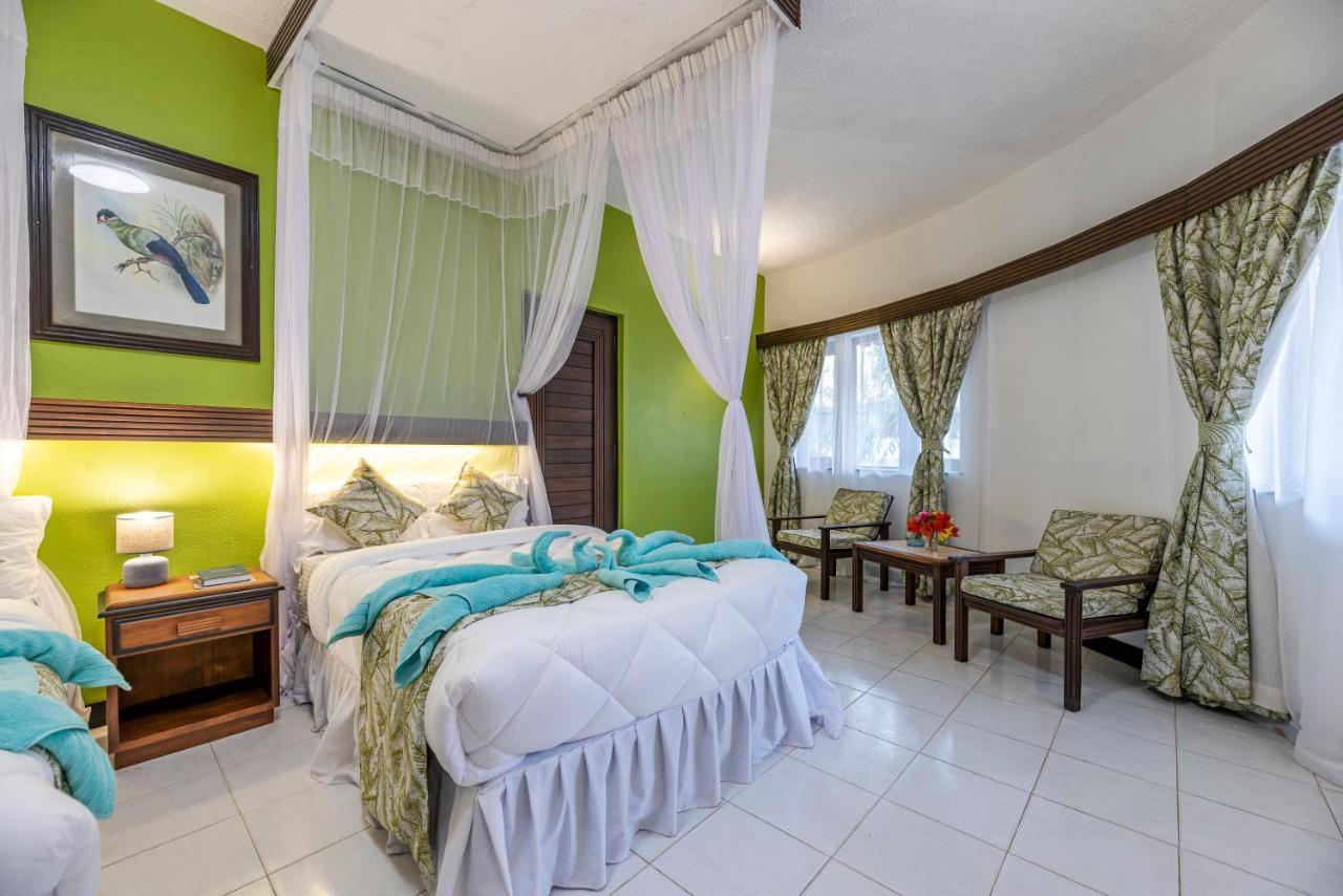 Safari Beach Hotel Diani Beach Bagian luar foto